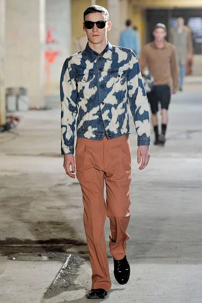 Look 37